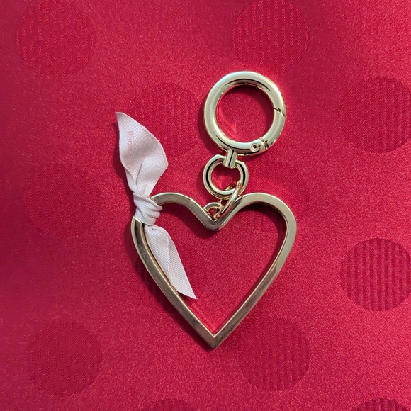 🆕 Burberry Gold Heart Bag Charm Keyring with Pink Ribbon New In Box - Picture 6 of 9